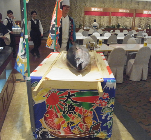 マグロの解体ショー